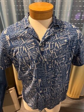 Goodfellow & Co Navy Blue Short-Sleeve Button-Down with White Script Print